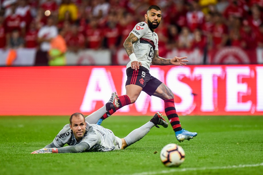 FLAMENGO DECIDE COM GRÊMIO NO MARACANÃ