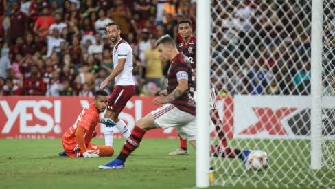 FLUMINENSE GANHA FLA-FLU DE CALCANHAR