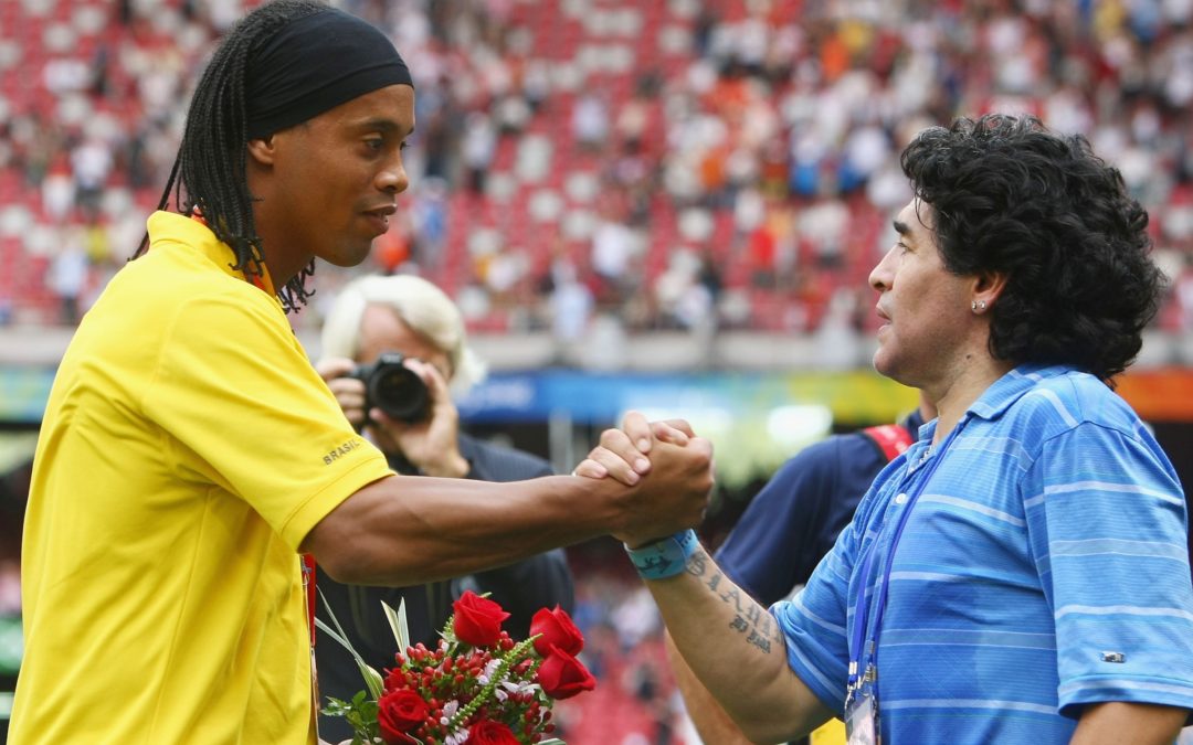 MARADONA QUER A VOLTA DE RONALDINHO