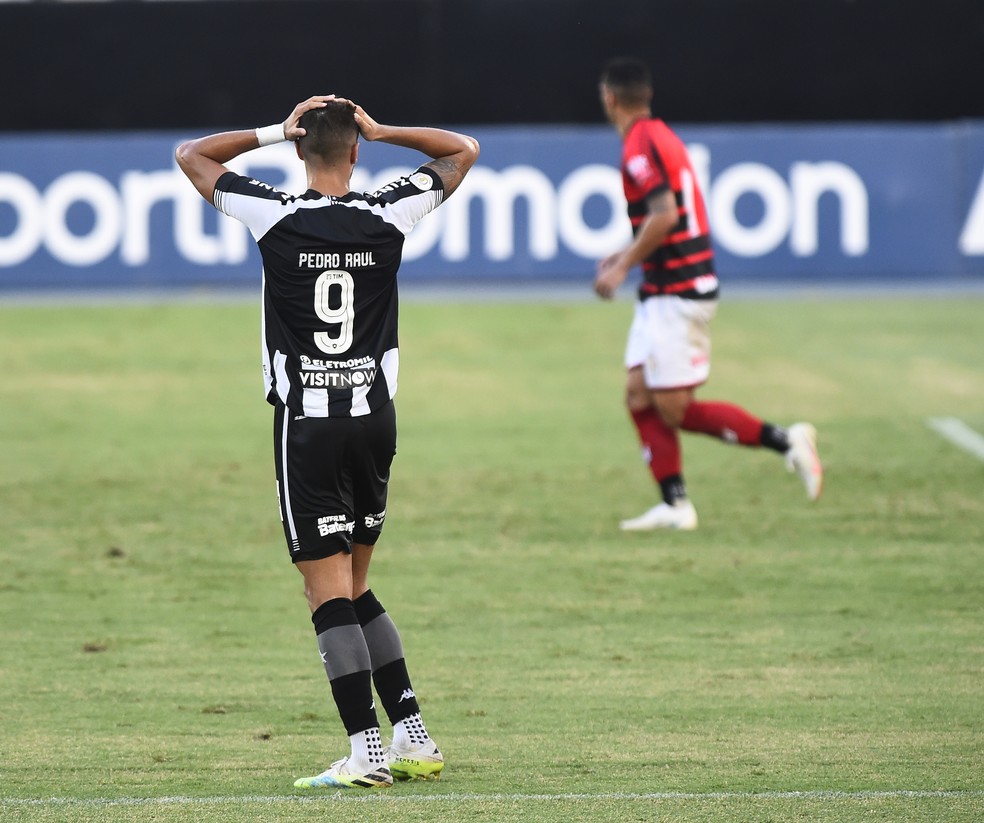 Benevenuto define 'gosto de derrota' em empate do Botafogo: 'Mandamos no  jogo