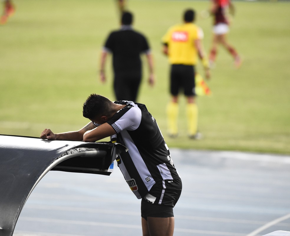 Benevenuto define 'gosto de derrota' em empate do Botafogo: 'Mandamos no  jogo