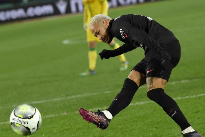 VÍDEO: Neymar dá 'peteleco', perde pênalti e segue jejum no Al-Hilal