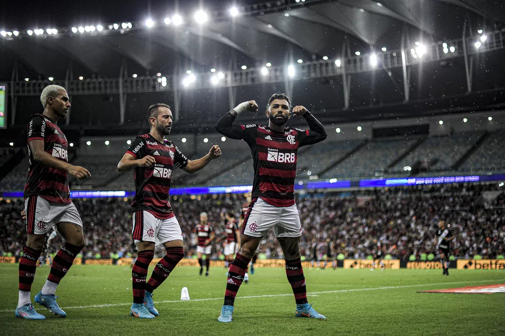 FLAMENGO VENCE SEM LEVAR SUSTO