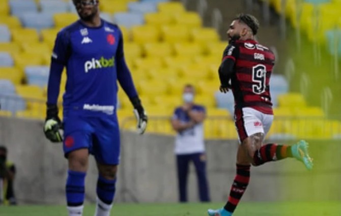 ARTILHEIRO DO FLAMENGO DENUNCIADO