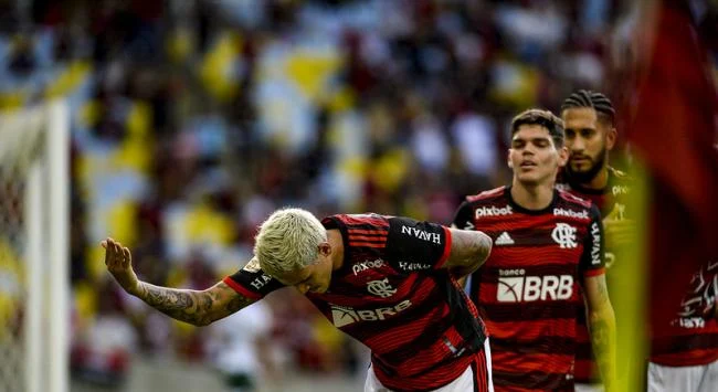 FLAMENGO VENCE, MAS É VAIADO