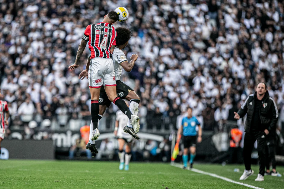 CORINTHIANS MANTÉM LIDERANÇA