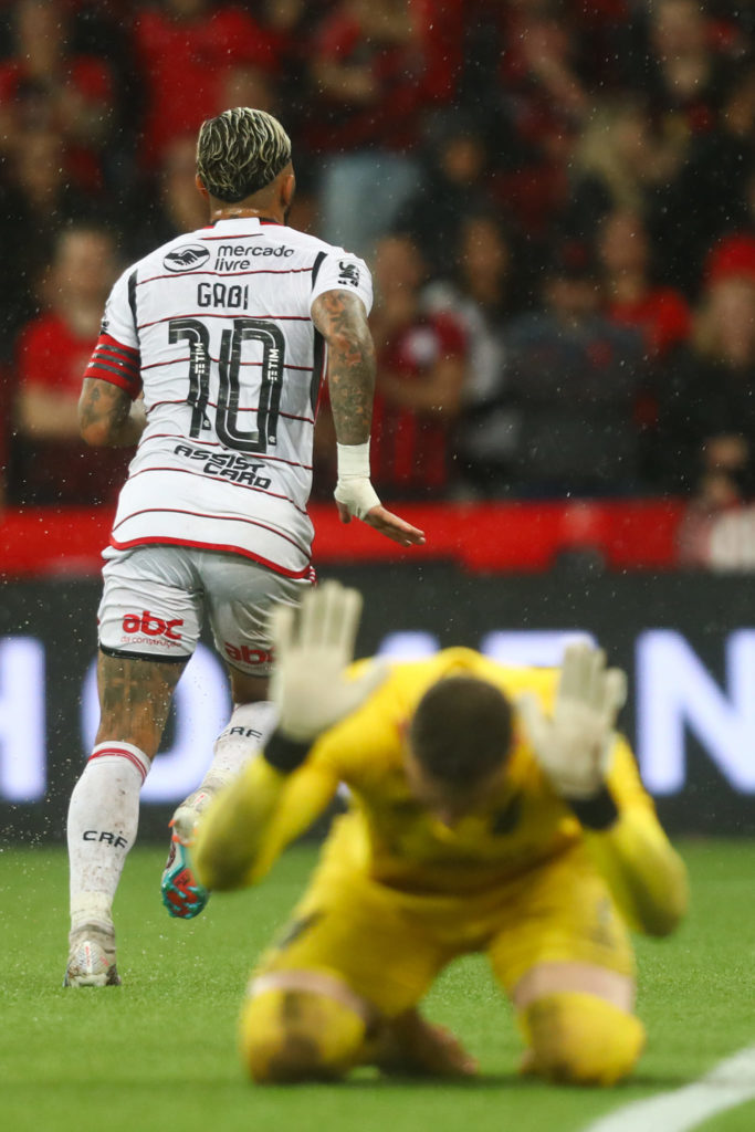 Jogo entre Grêmio e Bahia, pela Copa do Brasil, atrasa em 1h por ciclone  extratropical