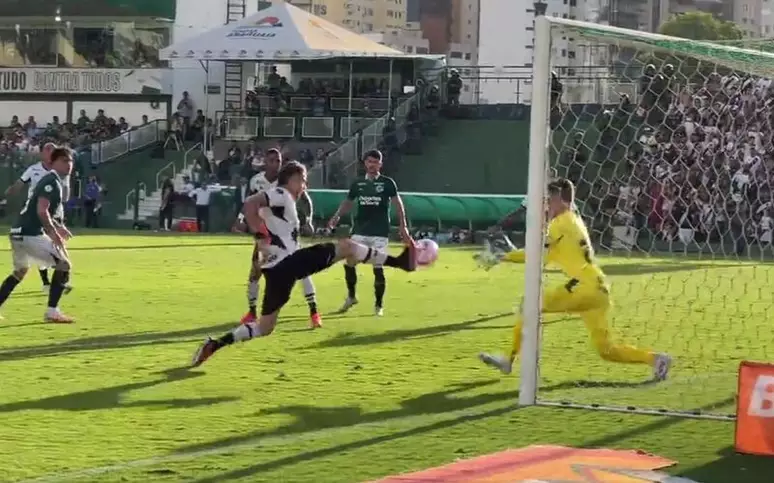 EMPATE MANTÉM VASCO EM BAIXA