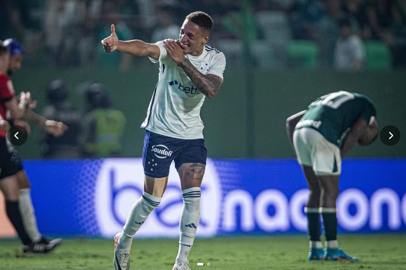 CRUZEIRO VENCE E COMPLICA O VASCO