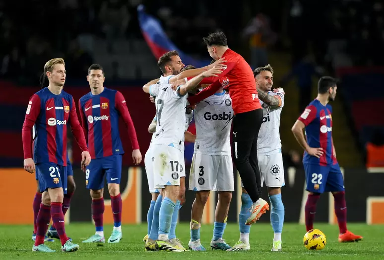 LÍDER GIRONA PÕE BARÇA NA RODA