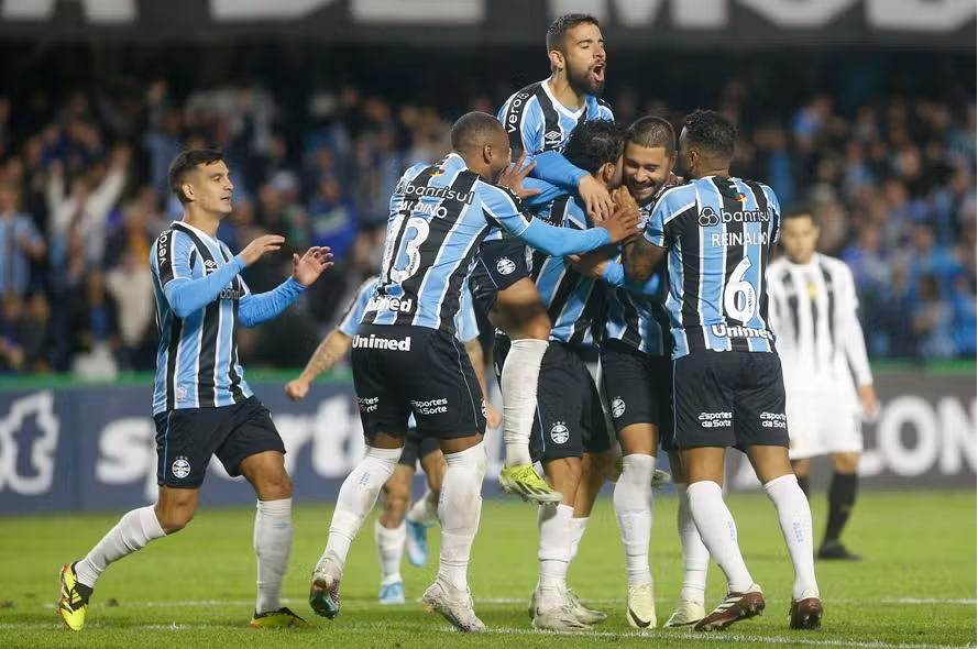 GRÊMIO RETORNA COM GOLEADA