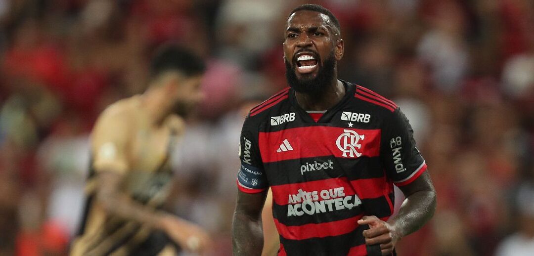 FLAMENGO VENCE SOB PROTESTOS 