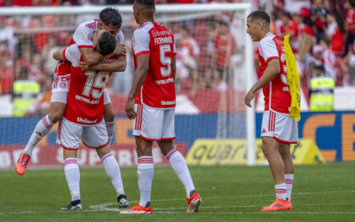 INTER VENCE GRENAL E AJUDA O VASCO