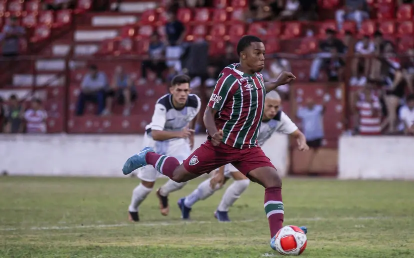 FLUMINENSE VENCE INTER NA ESTREIA