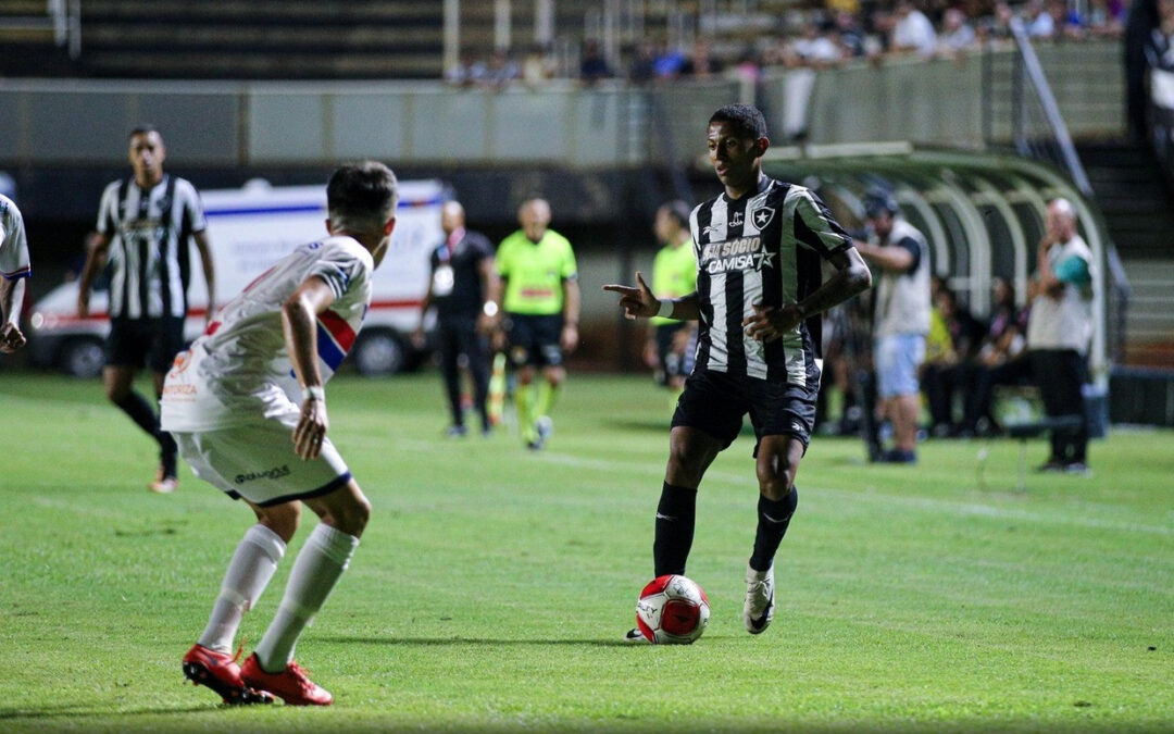 BOTAFOGO VENCE FAST DE VIRADA NA ESTREIA